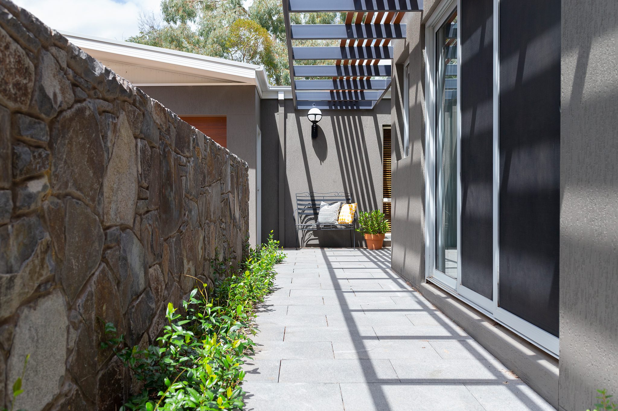Stone wall courtyard design exterior design Stone wall courtyard design exterior design